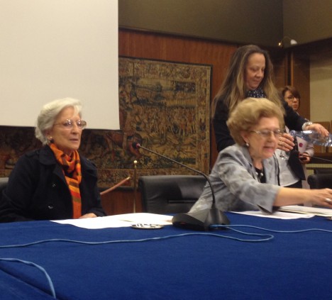 Luciana Alpi e la presidente Rai Anna Maria Tarantola alla conferenza stampa del 18 marzo 2014 a viale Mazzini